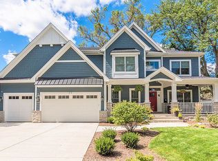 39 Oakwood Dr, Naperville, IL 60540