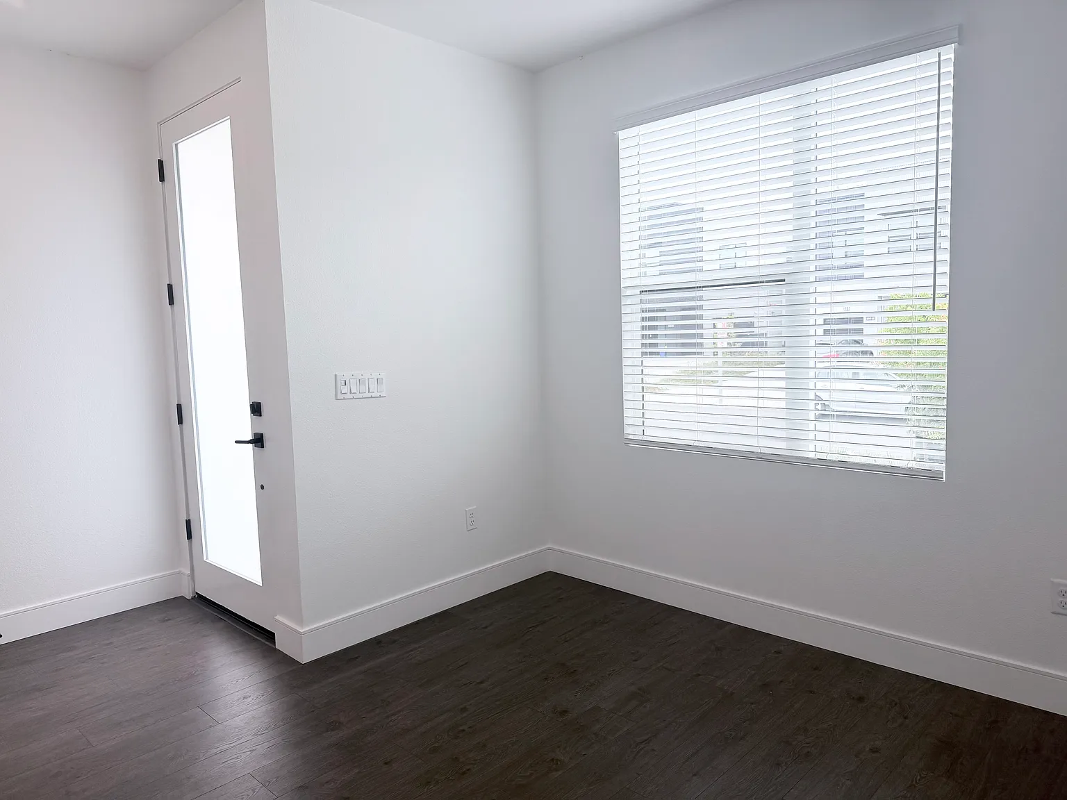 3 bed, 1937 sqft, $3,700 — Photo 3