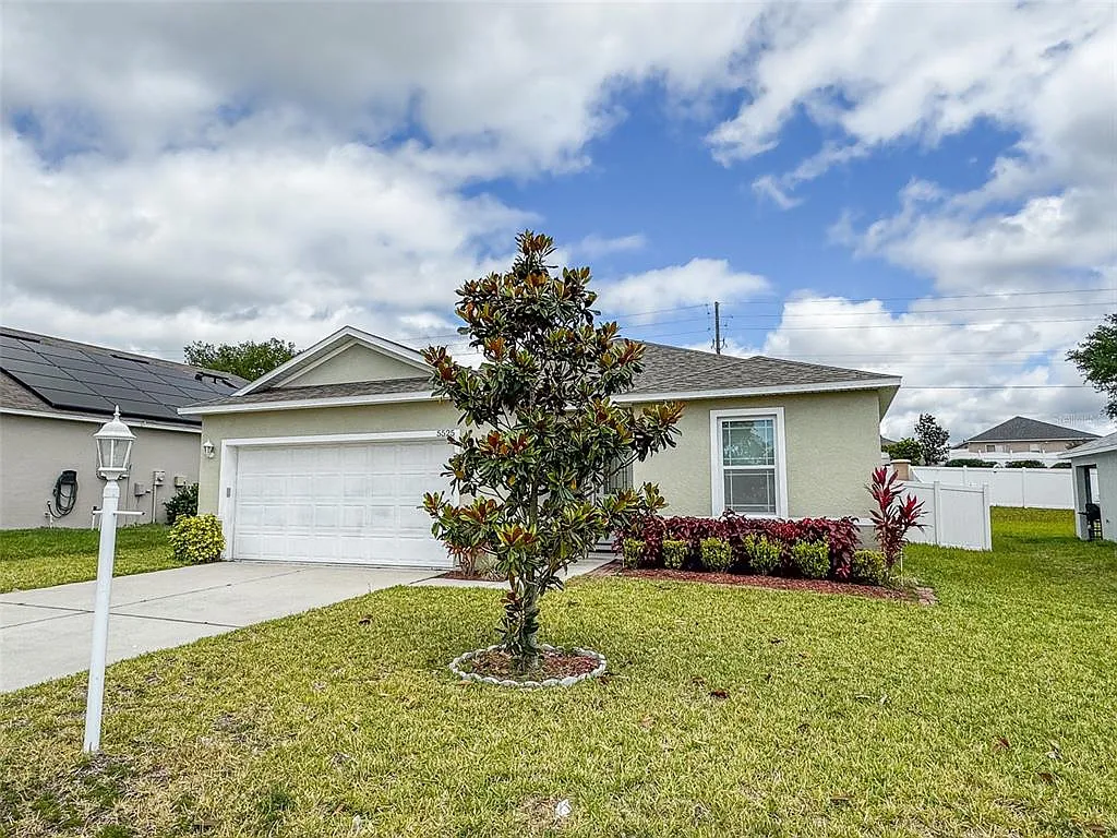 4 bed, 2.0 bath, 1835 sqft, $2,100 — Photo 2