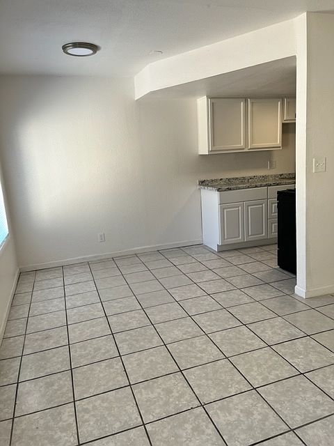 1st image of 1223 N Dysart Rd #8