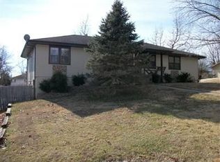 3240 W Wick St, Springfield, MO 65810