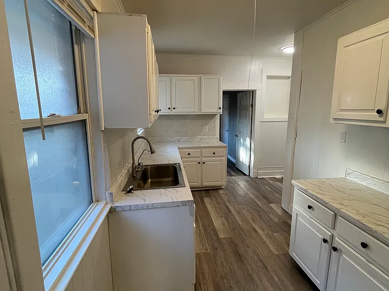 3718 Wayne Ave — Photo 10