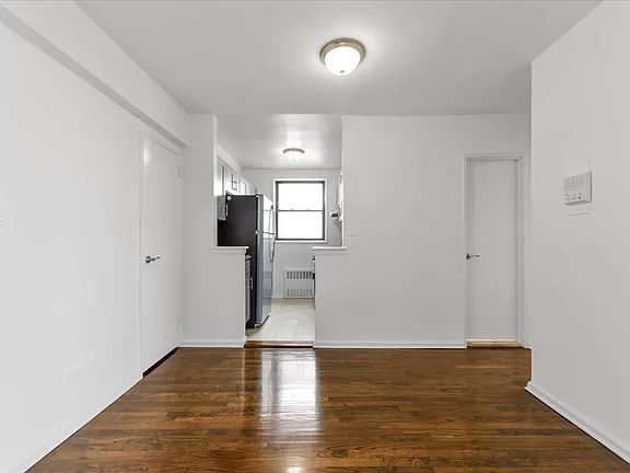 5th image of 10-40 Neilson St #6E