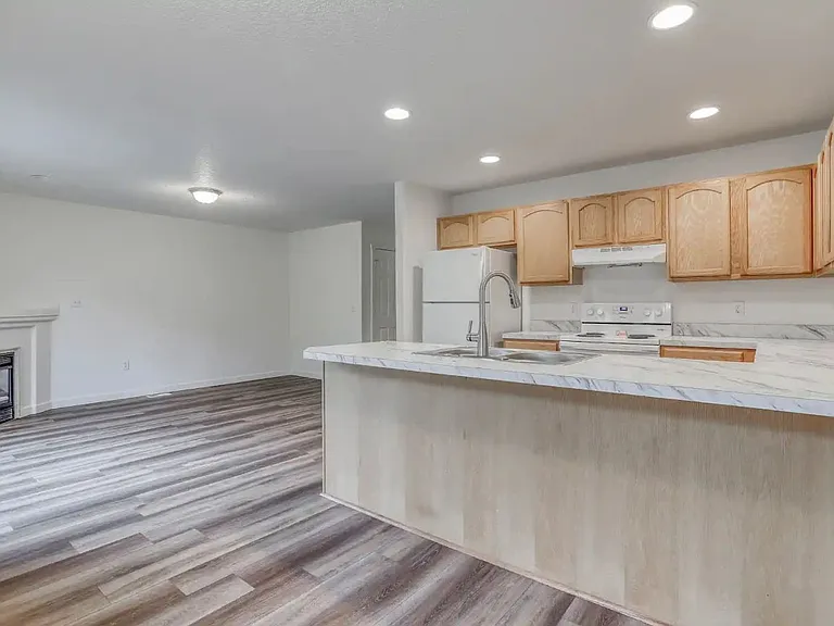 Roberts Court Townhomes — Photo 6