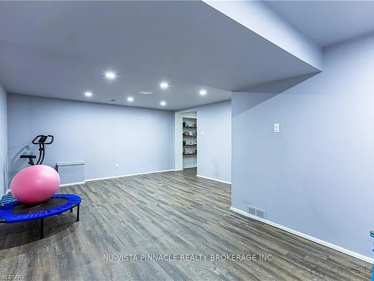 7 Ranchwood Cres — Photo 25