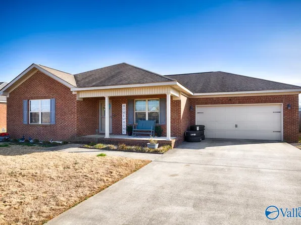 106 Ivy Darlene Dr, New Market, AL 35761