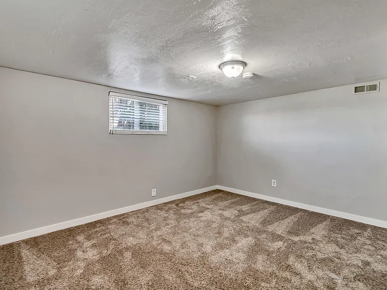 636 N Main St #B — Photo 11