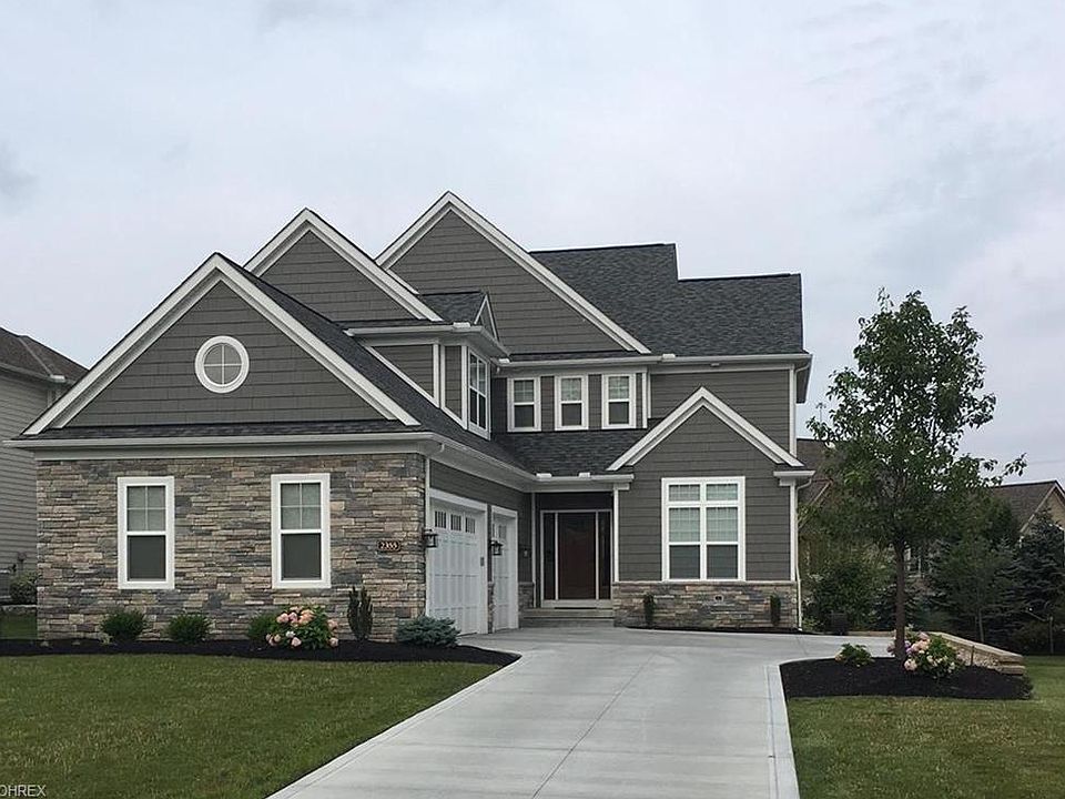 2nd image of 2355 Botanica Ln