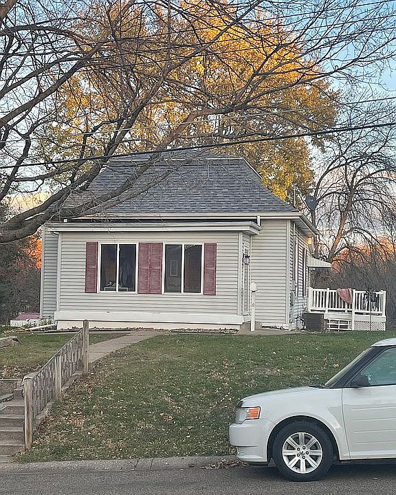 1st image of 616 N 4th St