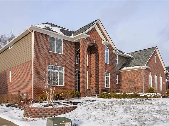 2nd image of 52616 Fremont Dr E