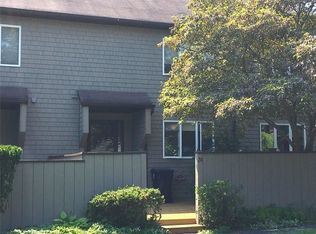 24 Landing Ln, North Kingstown, RI 02852