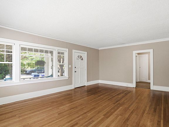 3rd image of 3736 S Kelly Ave #3738