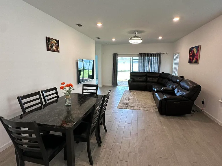 4002 Haydon Burns Pl — Photo 2