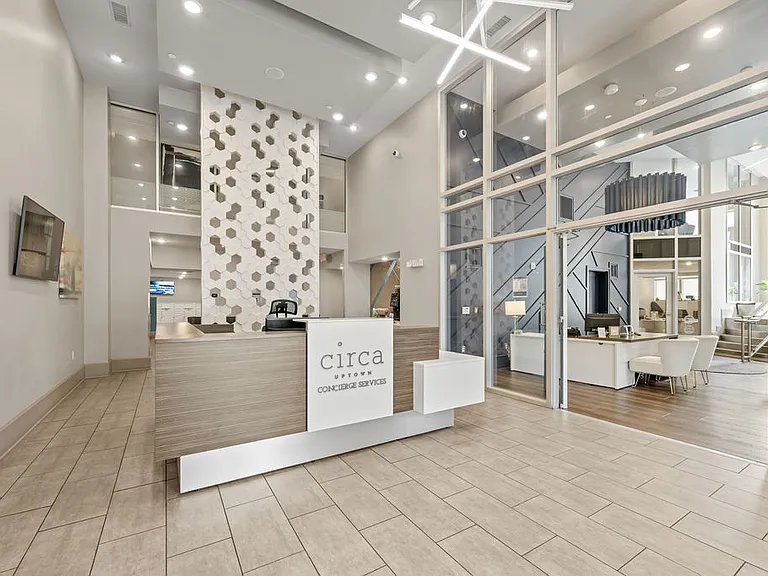 Circa Uptown — Photo 20