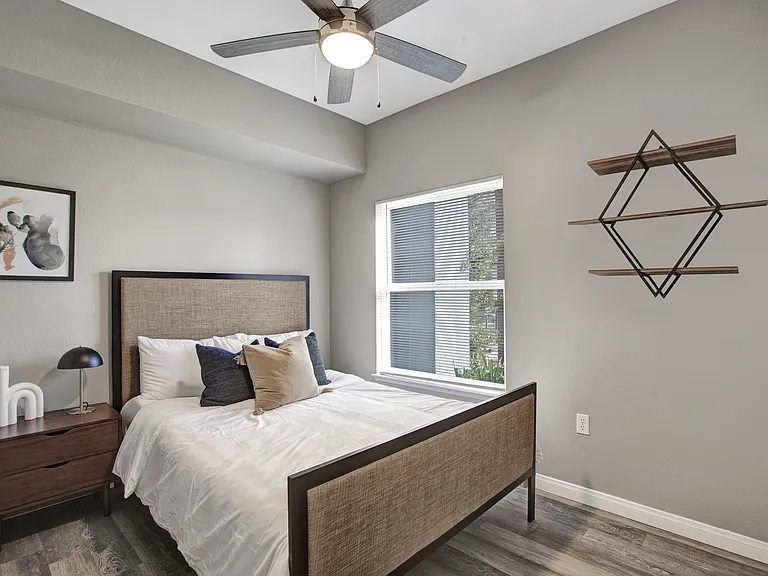Broadleaf Apartments — Photo 9