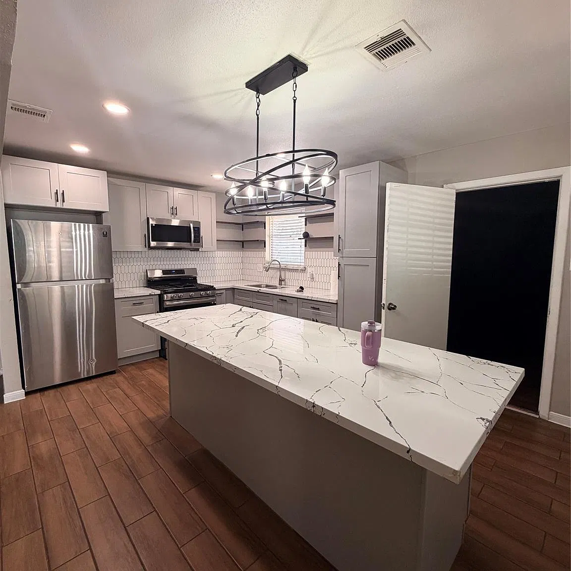 4 bed, 1.5 bath, 1060 sqft, $1,750 — Photo 4