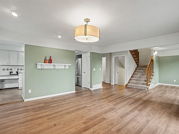 5th image of 4922 W Park Dr
