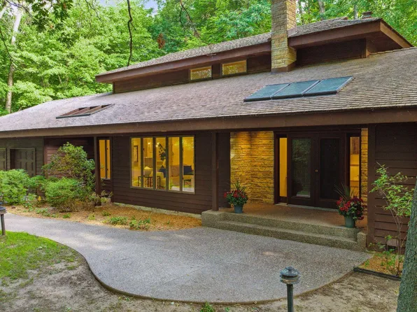 11 Fenlea Cir, White Bear Lake, MN 55110