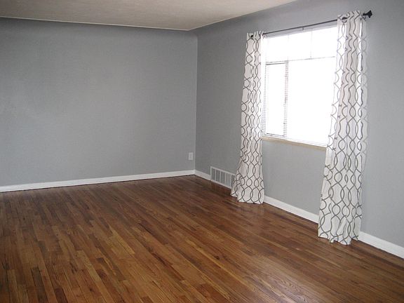 3rd image of 2859 N Garfield St