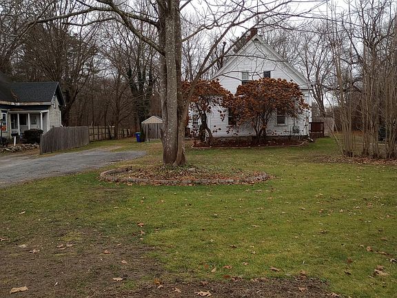 set off the road for privacy, n ear walking trail to Abington and Rockland parks and center or Hanover senior center near by.