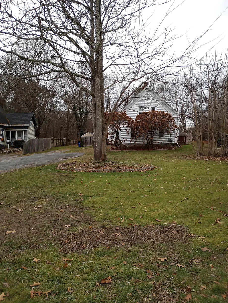 set off the road for privacy, n ear walking trail to Abington and Rockland parks and center or Hanover senior center near by. - 1 Plain St