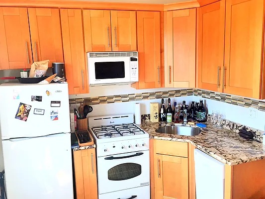 Rented by Rapid Realty Cobble Hill | media 36