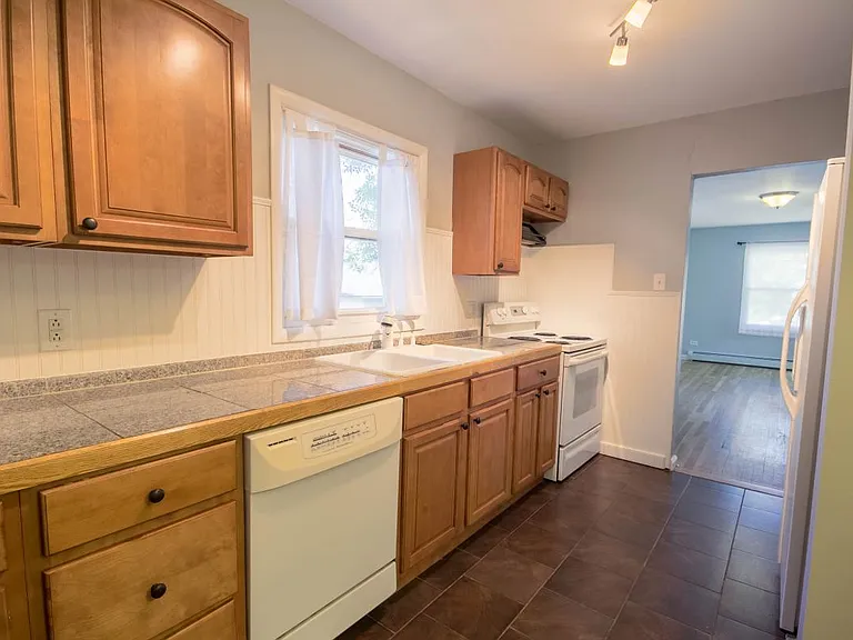 380 N Irving St — Photo 3