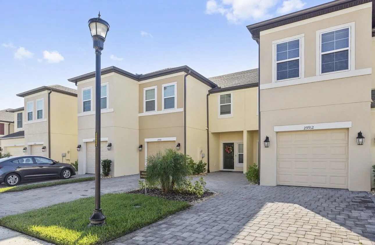 3 bed, 2.5 bath, 1853 sqft, $2,445 — Photo 1