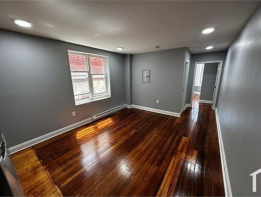 4th image of 1722 Memorial Ave #3R