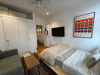 Rented by KNOCKKNOCK LLC