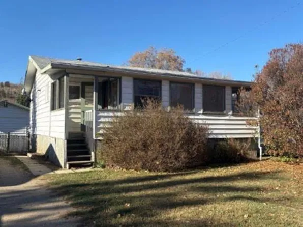 10926 E 93rd St, Peace River, AB T8S 1P4