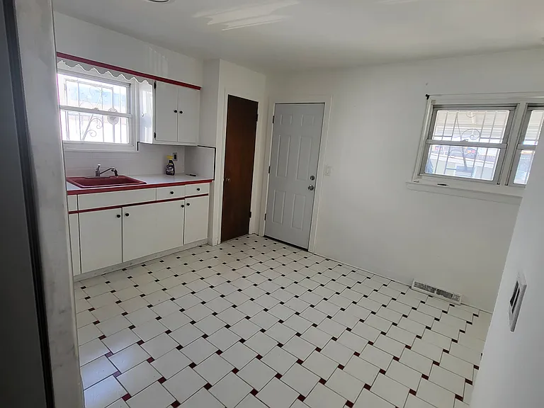 742 Havemeyer Ave — Photo 1