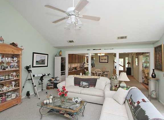 5th image of 11 Bridgeport Ln