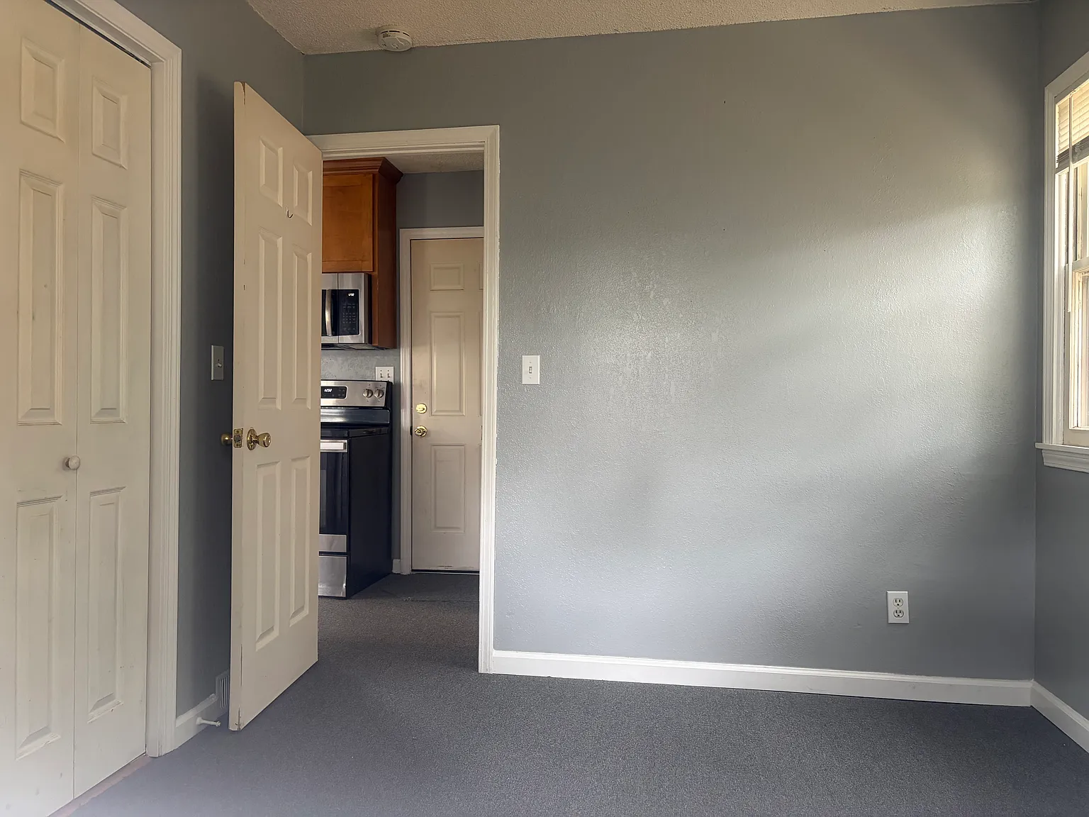 1 bed, 384 sqft, $1,100 — Photo 1