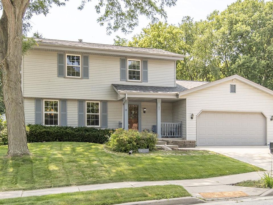 1st image of 221 Cambridge AVENUE