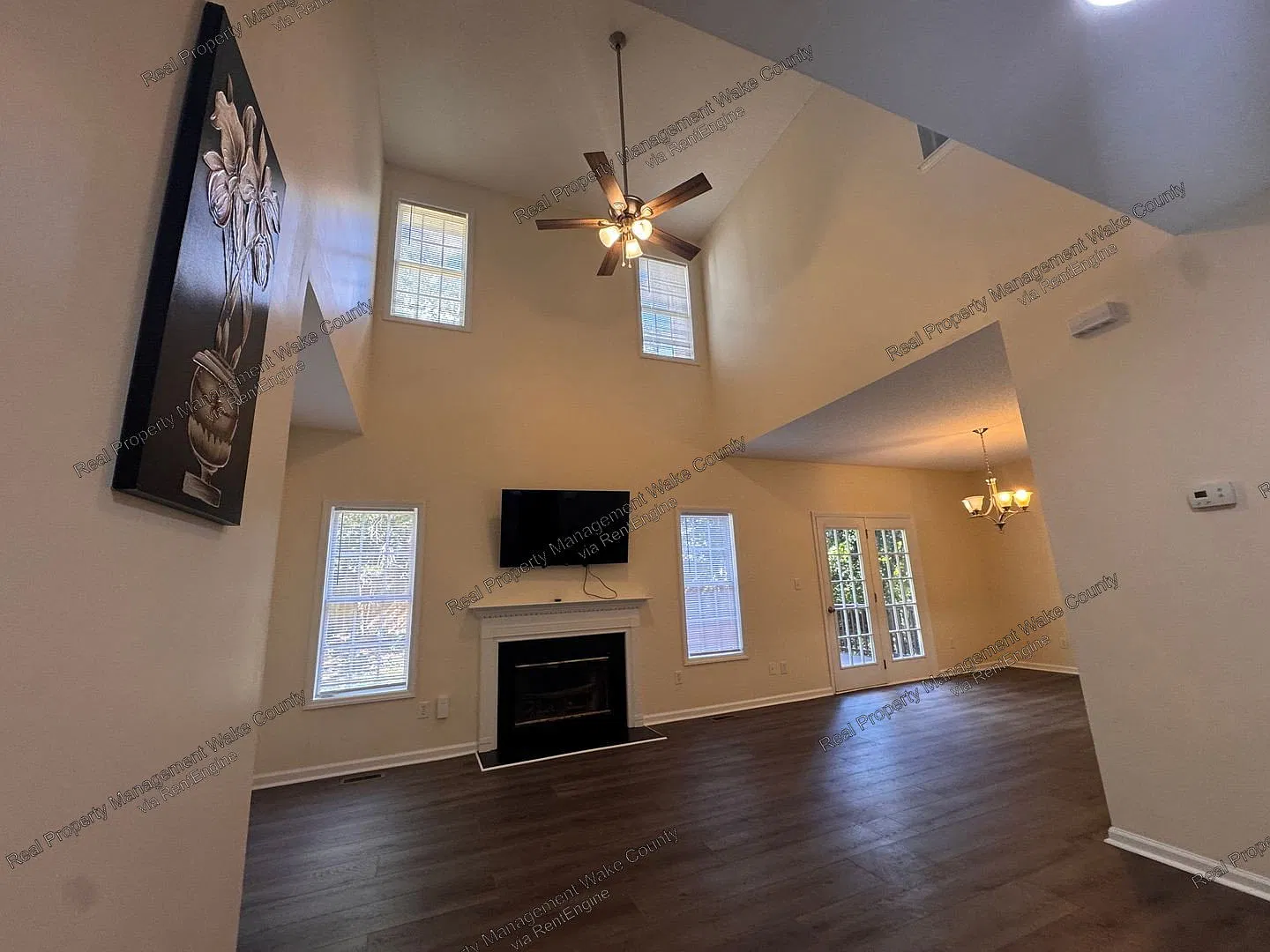 3 bed, 2.5 bath, 1900 sqft, $2,150 — Photo 2