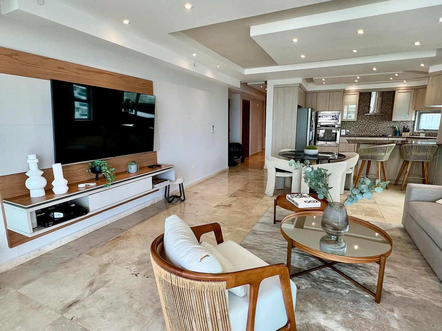 3 bed, 2015 sqft, $6,300 — Photo 3