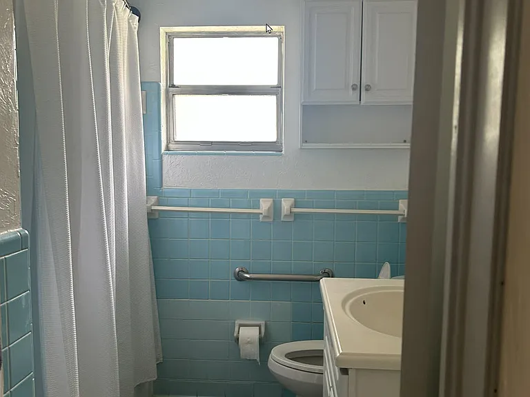 18 SE 44th St — Photo 10
