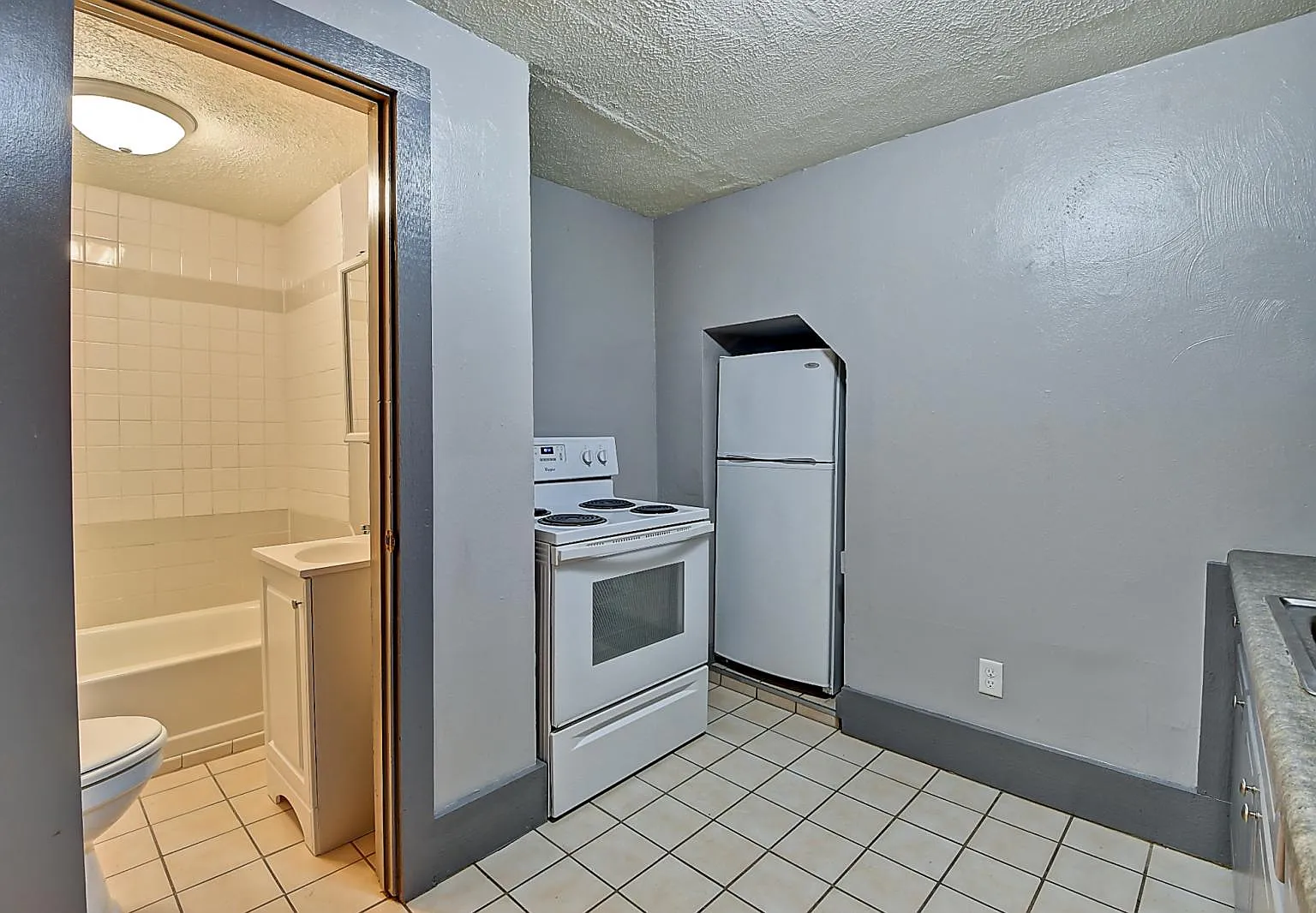 2 bed, 825 sqft, $849 — Photo 4