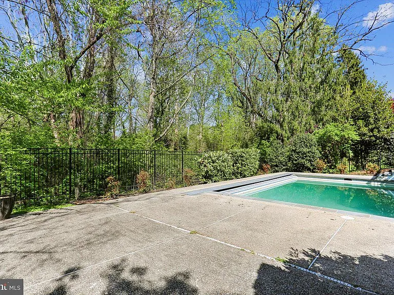 4902 Derussey Pkwy — Photo 96