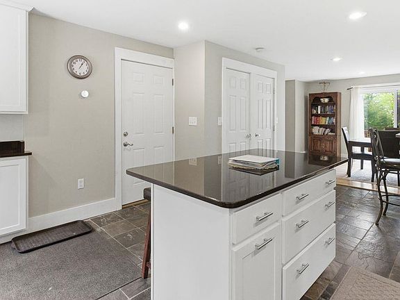 5th image of 111 Holland Trail