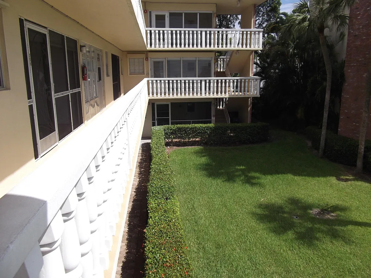 Building Photo - 490 SE 19th Ave #107