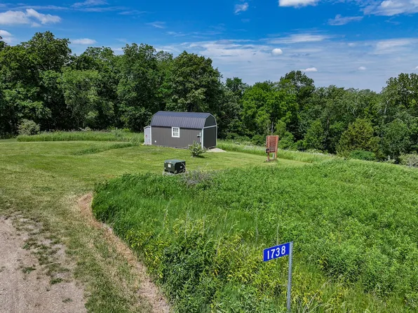 1738 Point Vista Ln, Lansing, IA 52151