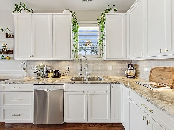 2nd image of 2431 W Belmont Ave APT 2E