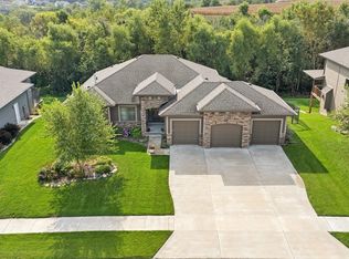 12121 Montauk Dr, Papillion, NE 68046