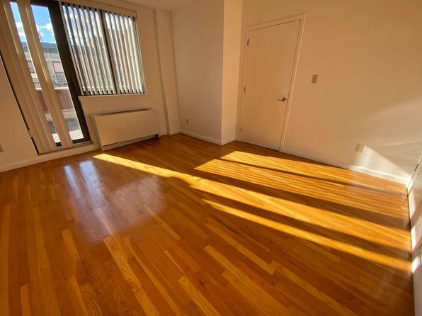 229 E 13th St APT 7C