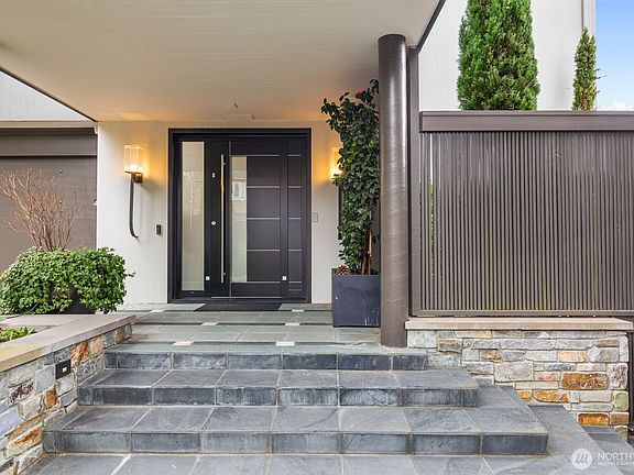 3rd image of 1101 McGilvra Boulevard E