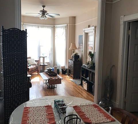 3rd image of 1244 W Diversey Pkwy APT 1