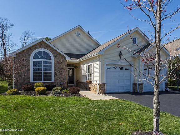 2nd image of 68 Enclave Blvd