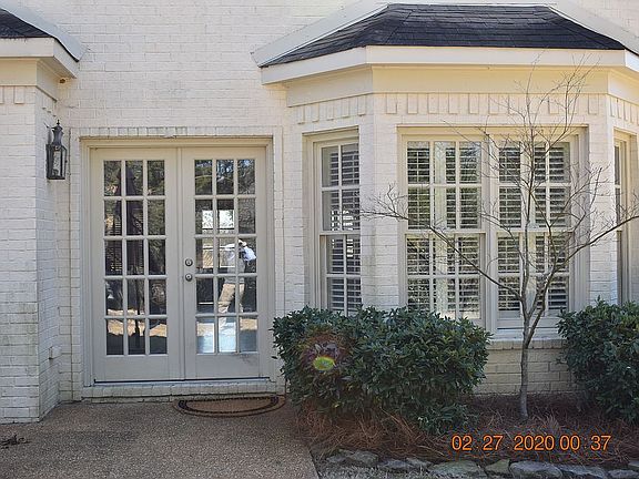 3rd image of 1081 Augusta Dr